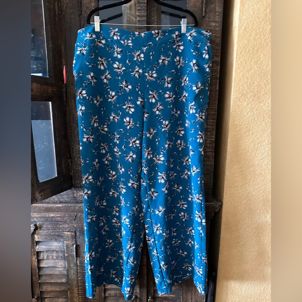 Lane Bryant The Allie Sz 22/24 Wide Leg Blue Floral Pants